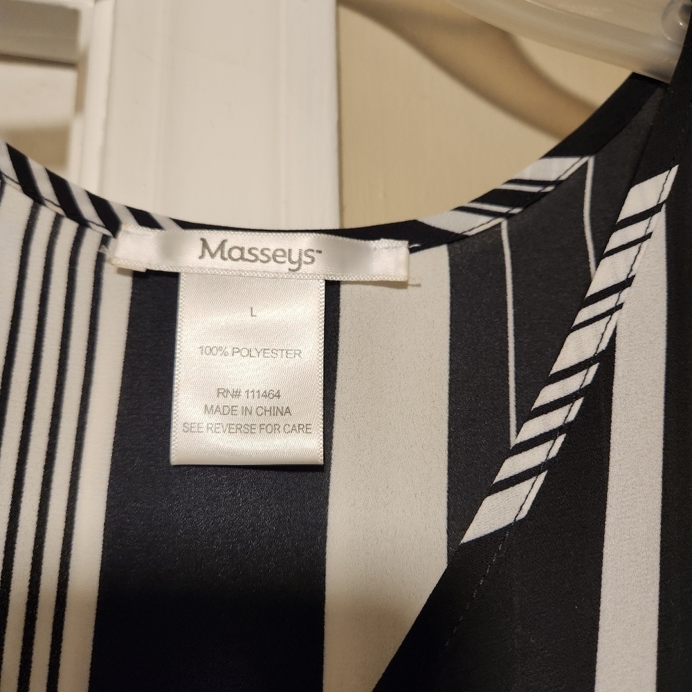 Black and white blouse - Picture 3 of 7